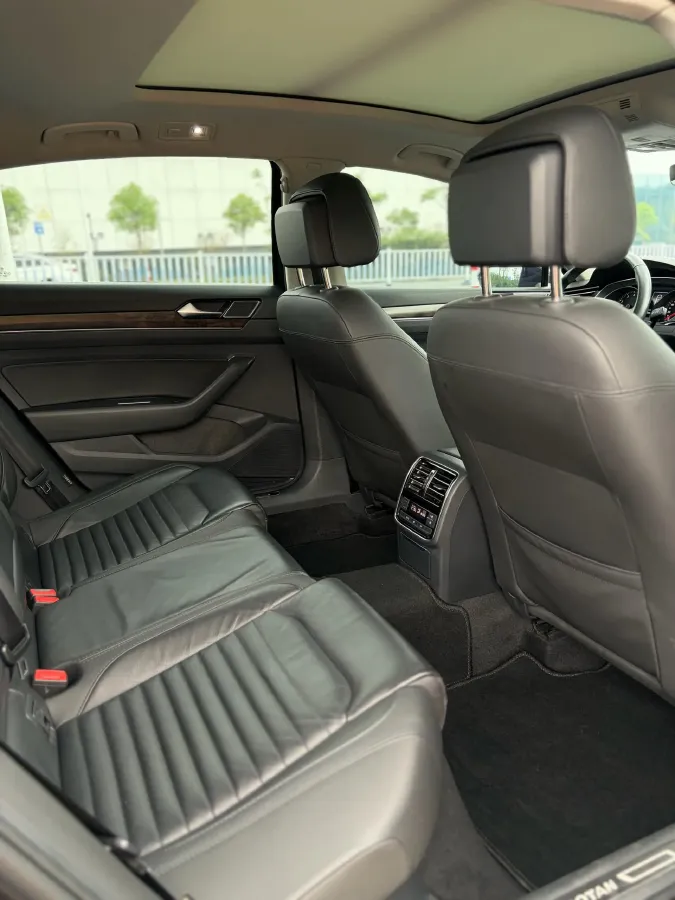 2019 Volkswagen Magotan 2.0T 186HP L4 7DCT,autocango,china used car exporter,china ev exporter,chinese used car exporter,chinese used ev exporter