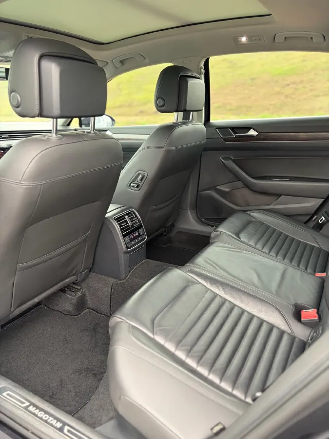 2019 Volkswagen Magotan 2.0T 186HP L4 7DCT,autocango,china used car exporter,china ev exporter,chinese used car exporter,chinese used ev exporter