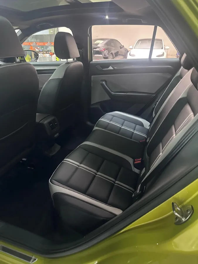 2023 Volkswagen T-Roc 1.5T 160HP L4 7DCT,autocango,china used car exporter,china ev exporter,chinese used car exporter,chinese used ev exporter