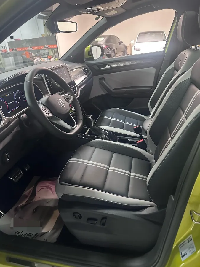 2023 Volkswagen T-Roc 1.5T 160HP L4 7DCT,autocango,china used car exporter,china ev exporter,chinese used car exporter,chinese used ev exporter