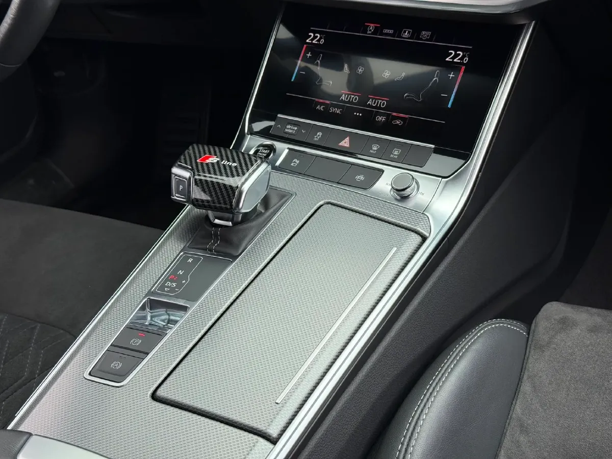 2021 Audi A6L 2.0T 224HP L4 7DCT,autocango,china used car exporter,china ev exporter,chinese used car exporter,chinese used ev exporter