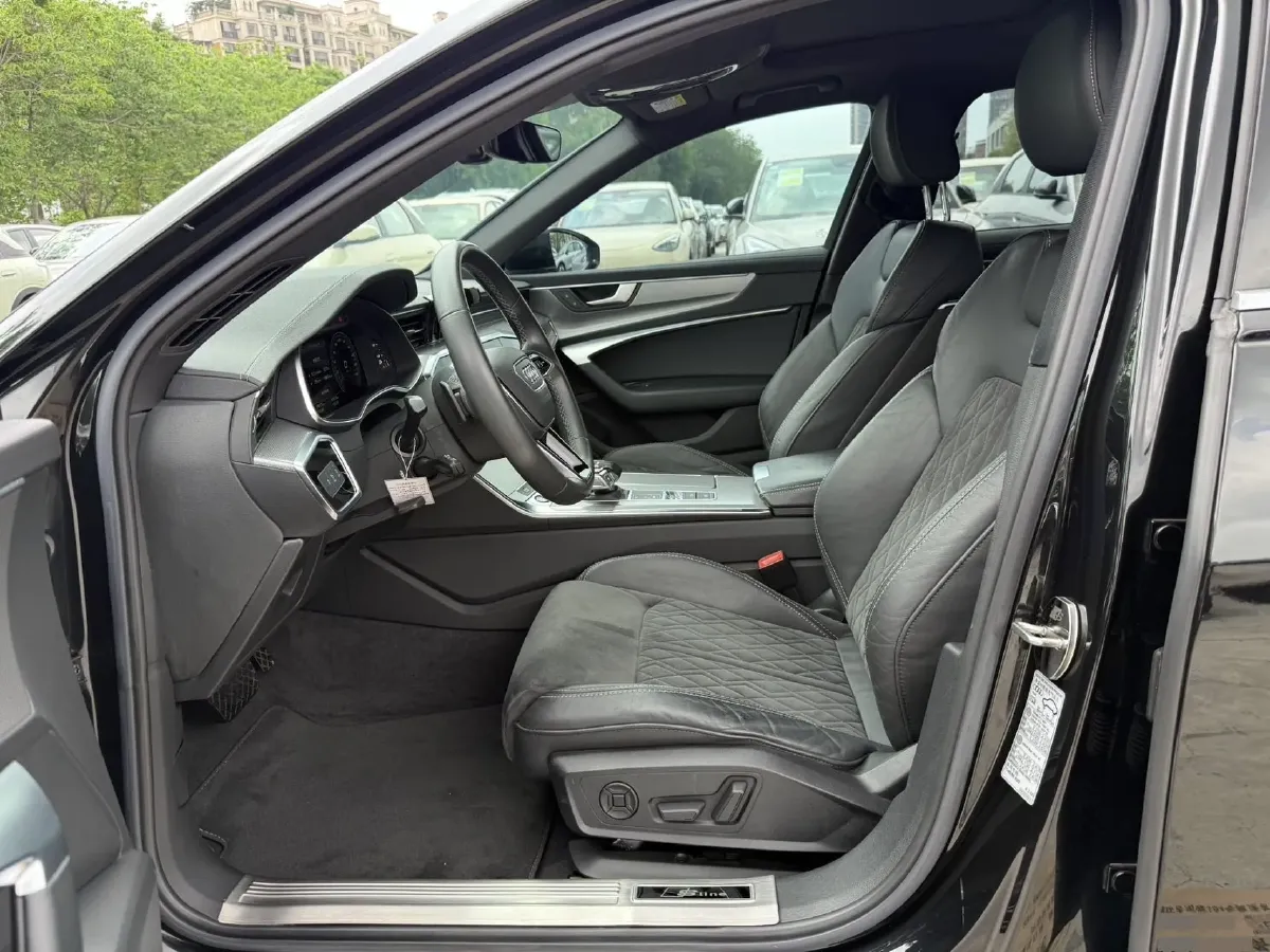 2021 Audi A6L 2.0T 224HP L4 7DCT,autocango,china used car exporter,china ev exporter,chinese used car exporter,chinese used ev exporter