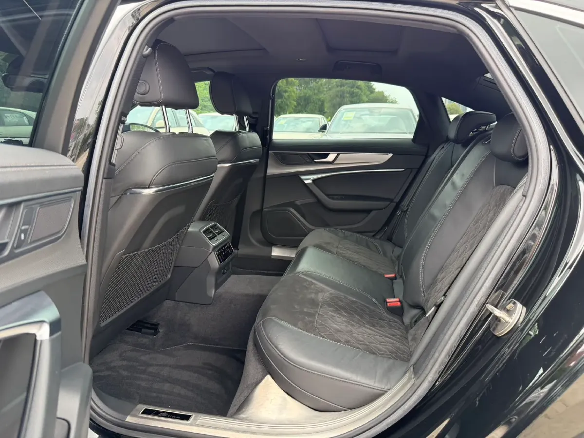 2021 Audi A6L 2.0T 224HP L4 7DCT,autocango,china used car exporter,china ev exporter,chinese used car exporter,chinese used ev exporter
