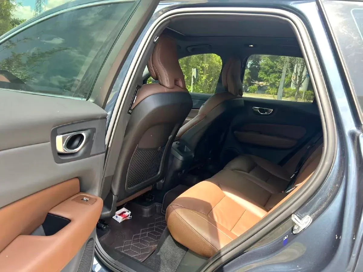 2022 Volvo XC60 2.0T 250HP L4 8AT,autocango,china used car exporter,china ev exporter,chinese used car exporter,chinese used ev exporter