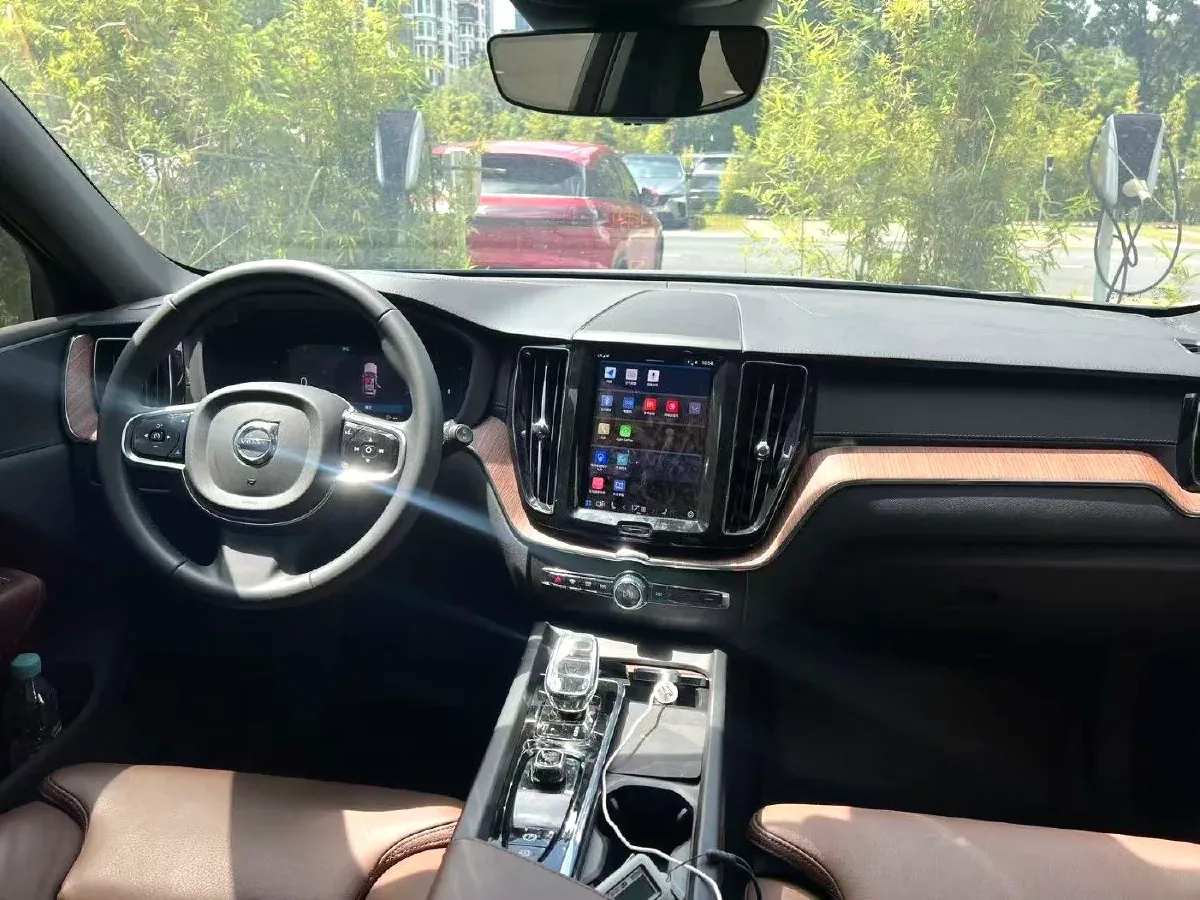 2022 Volvo XC60 2.0T 250HP L4 8AT,autocango,china used car exporter,china ev exporter,chinese used car exporter,chinese used ev exporter
