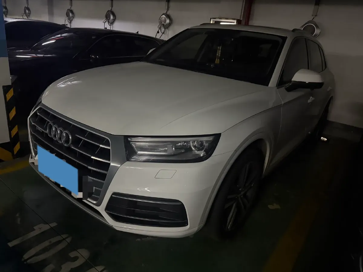 2020 Audi Q5L 2.0T 190HP L4 7DCT,autocango,china used car exporter,china ev exporter,chinese used car exporter,chinese used ev exporter