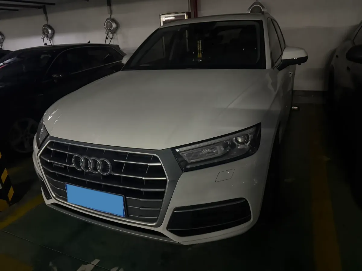 2020 Audi Q5L 2.0T 190HP L4 7DCT,autocango,china used car exporter,china ev exporter,chinese used car exporter,chinese used ev exporter