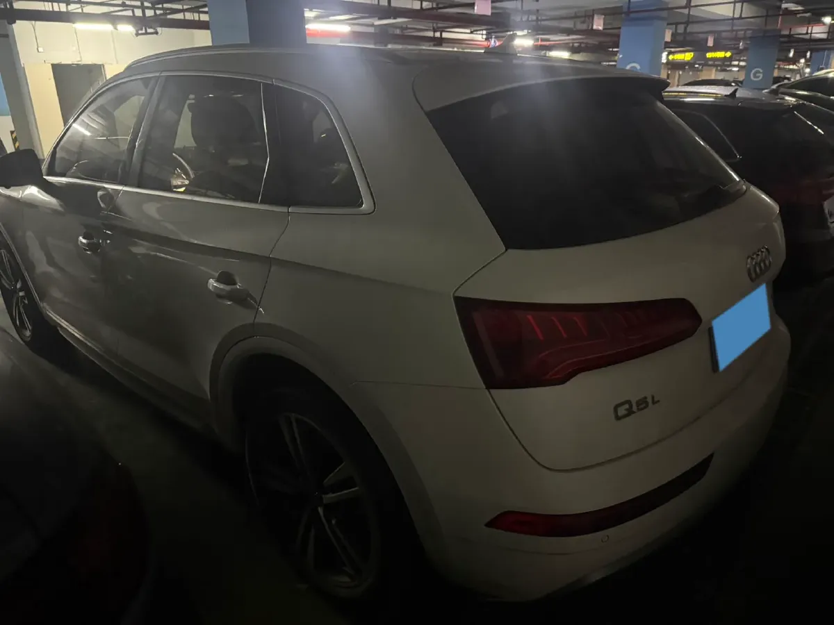 2020 Audi Q5L 2.0T 190HP L4 7DCT,autocango,china used car exporter,china ev exporter,chinese used car exporter,chinese used ev exporter