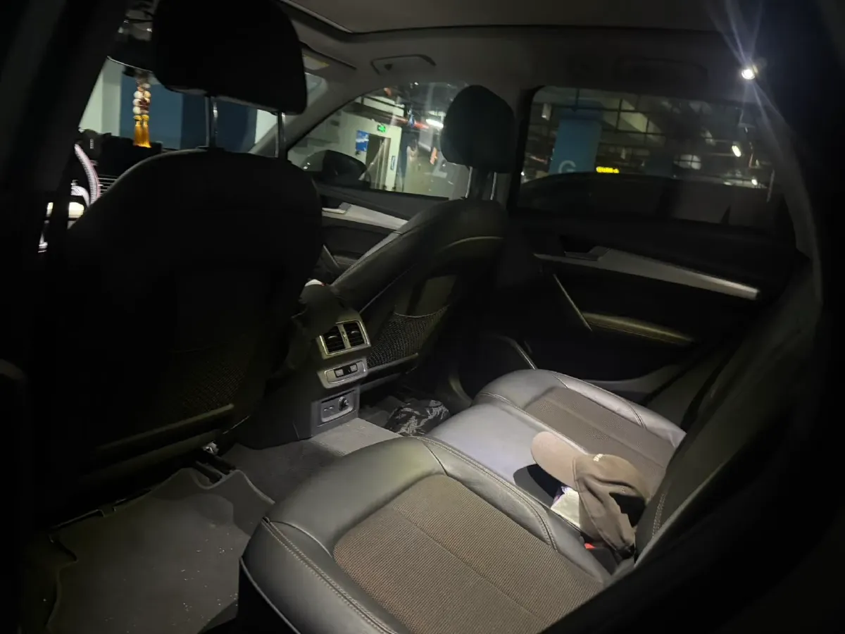 2020 Audi Q5L 2.0T 190HP L4 7DCT,autocango,china used car exporter,china ev exporter,chinese used car exporter,chinese used ev exporter