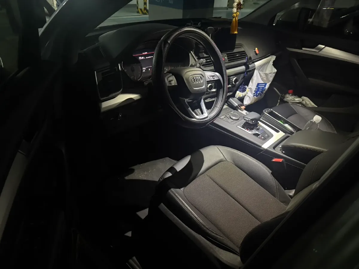 2020 Audi Q5L 2.0T 190HP L4 7DCT,autocango,china used car exporter,china ev exporter,chinese used car exporter,chinese used ev exporter