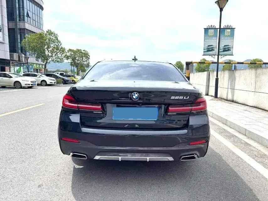 2022 BMW 5 Series 2.0T 184HP L4 8AT,autocango,china used car exporter,china ev exporter,chinese used car exporter,chinese used ev exporter