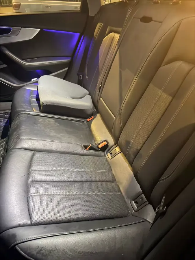 2022 Audi A4L 2.0T 190HP L4 7DCT,autocango,china used car exporter,china ev exporter,chinese used car exporter,chinese used ev exporter