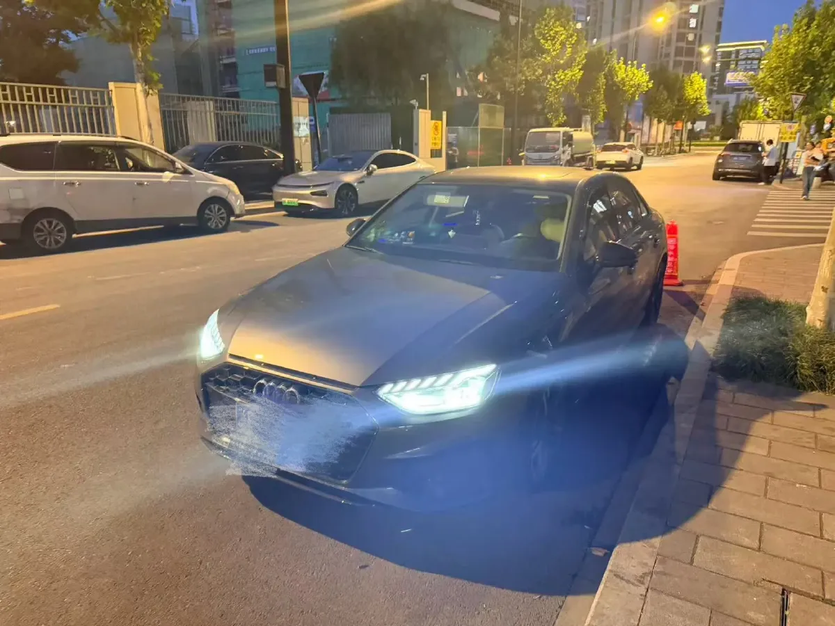 2022 Audi A4L 2.0T 190HP L4 7DCT,autocango,china used car exporter,china ev exporter,chinese used car exporter,chinese used ev exporter