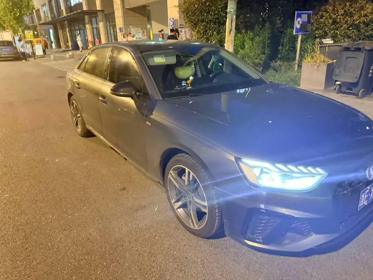 2022 Audi A4L 2.0T 190HP L4 7DCT,autocango,china used car exporter,china ev exporter,chinese used car exporter,chinese used ev exporter
