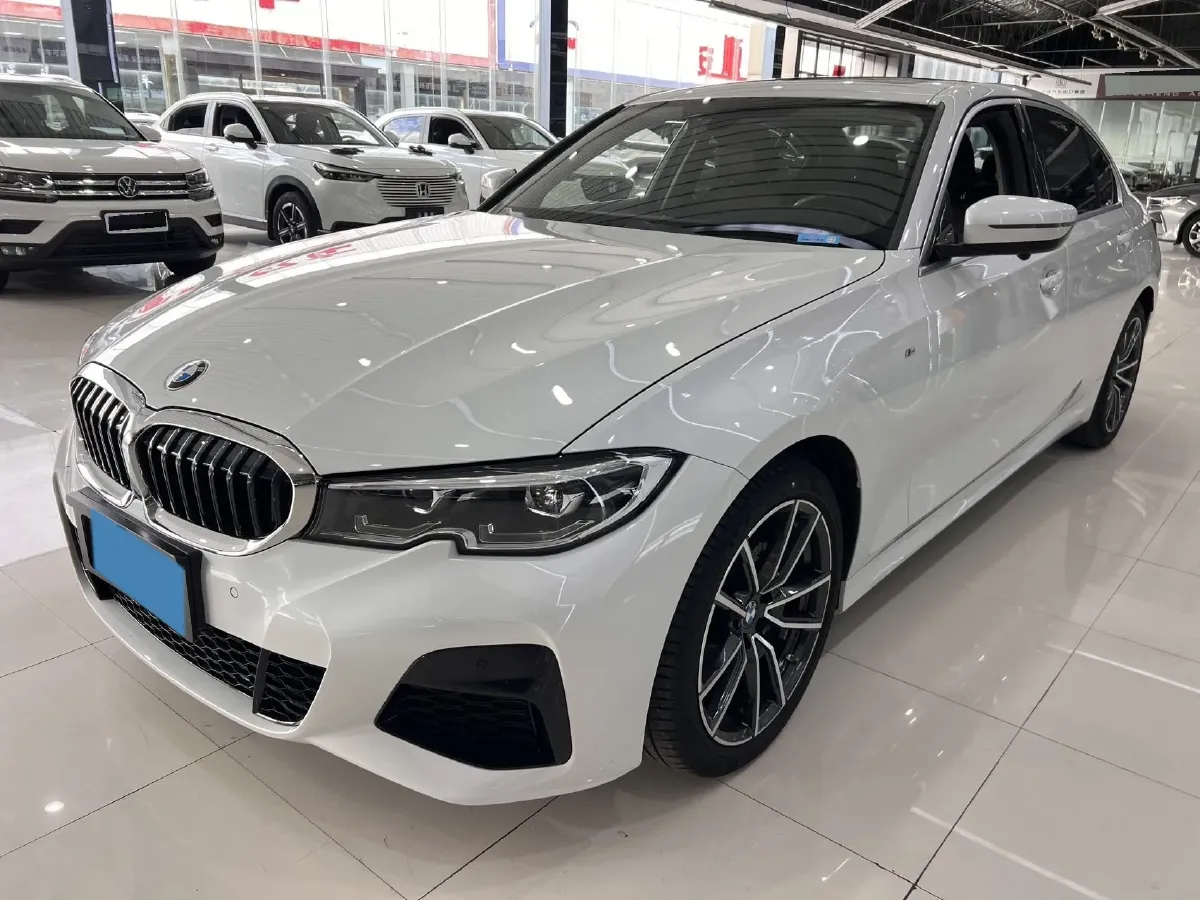 2022 BMW 3 Series 2.0T 156HP L4 8AT,autocango,china used car exporter,china ev exporter,chinese used car exporter,chinese used ev exporter