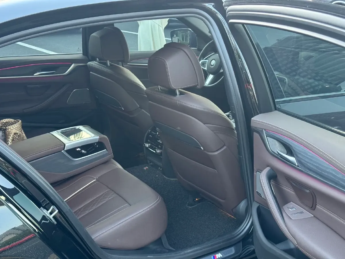 2021 BMW 5 Series 2.0T 252HP L4 8AT,autocango,china used car exporter,china ev exporter,chinese used car exporter,chinese used ev exporter