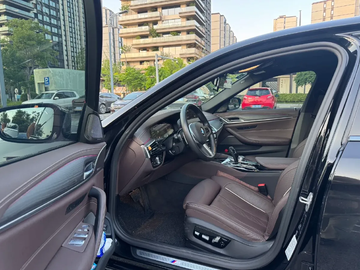 2021 BMW 5 Series 2.0T 252HP L4 8AT,autocango,china used car exporter,china ev exporter,chinese used car exporter,chinese used ev exporter
