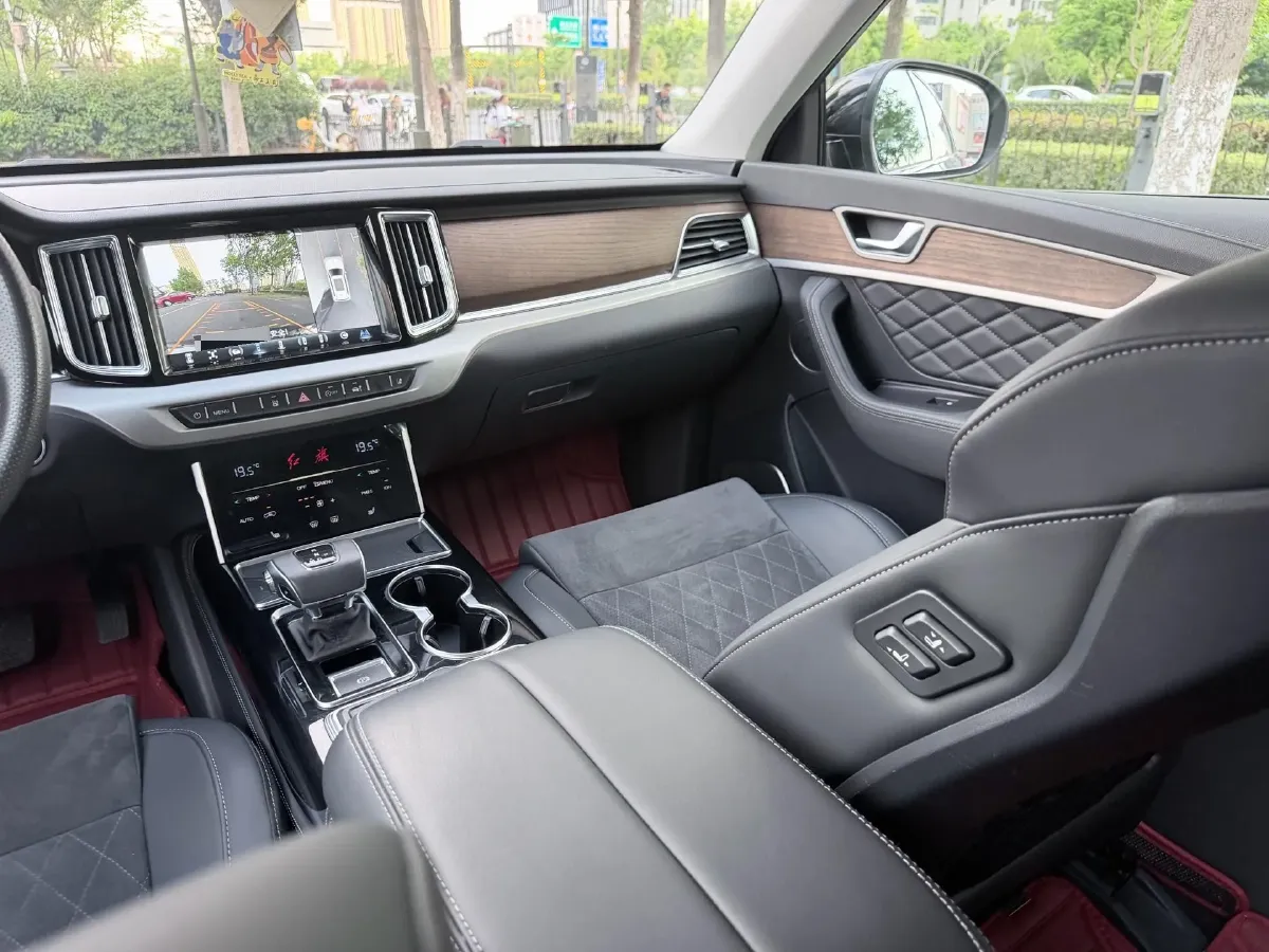 2022 HongQi HS7 2.0T 252HP L4 7DCT,autocango,china used car exporter,china ev exporter,chinese used car exporter,chinese used ev exporter