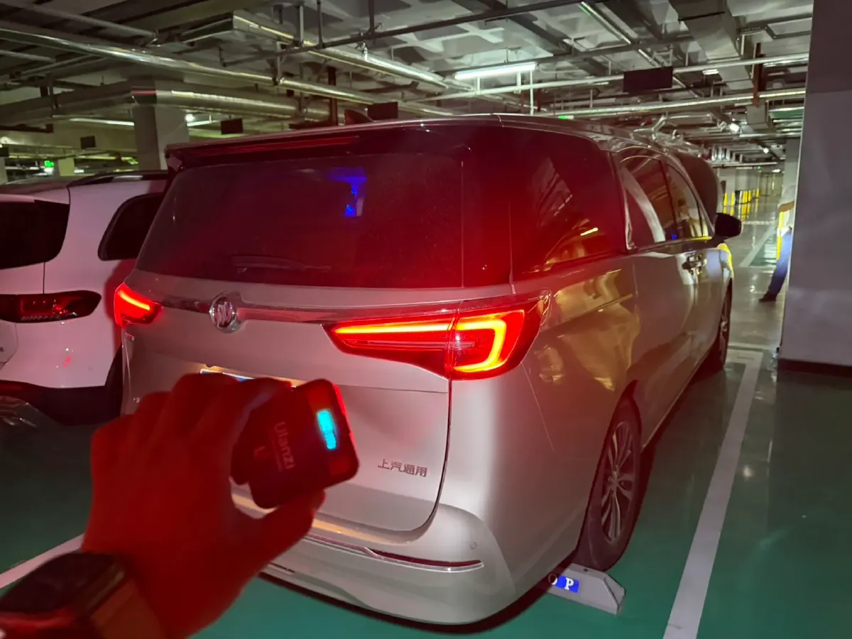 2022 Buick GL8 2.0T 237HP L4 9AT,autocango,china used car exporter,china ev exporter,chinese used car exporter,chinese used ev exporter