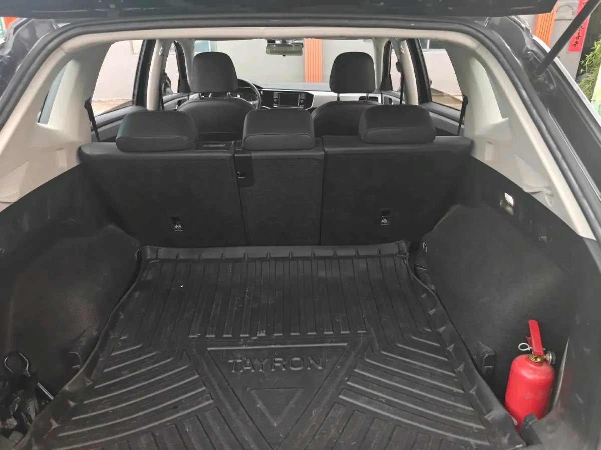 2019 Jeep Cherokee 2.0T 234HP L4 9AT,autocango,china used car exporter,china ev exporter,chinese used car exporter,chinese used ev exporter