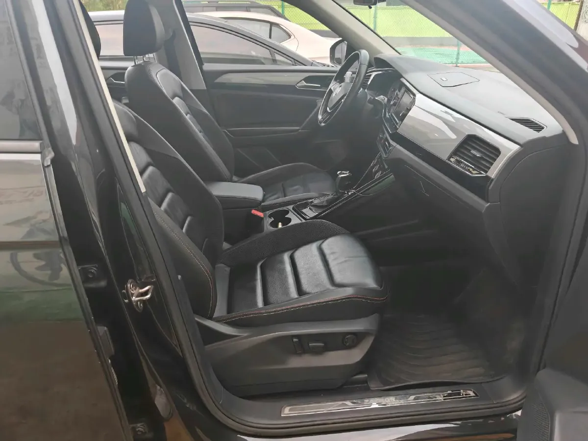 2019 Jeep Cherokee 2.0T 234HP L4 9AT,autocango,china used car exporter,china ev exporter,chinese used car exporter,chinese used ev exporter