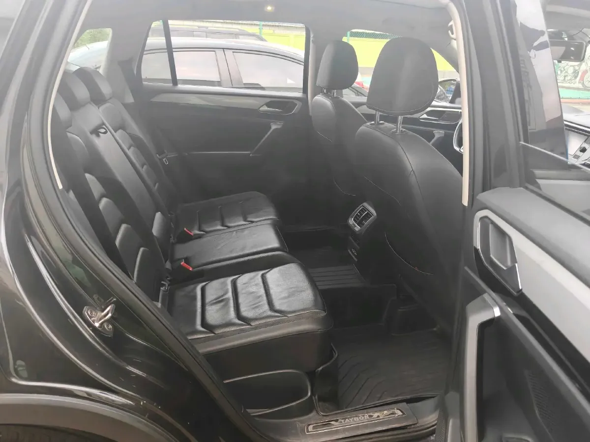 2019 Jeep Cherokee 2.0T 234HP L4 9AT,autocango,china used car exporter,china ev exporter,chinese used car exporter,chinese used ev exporter