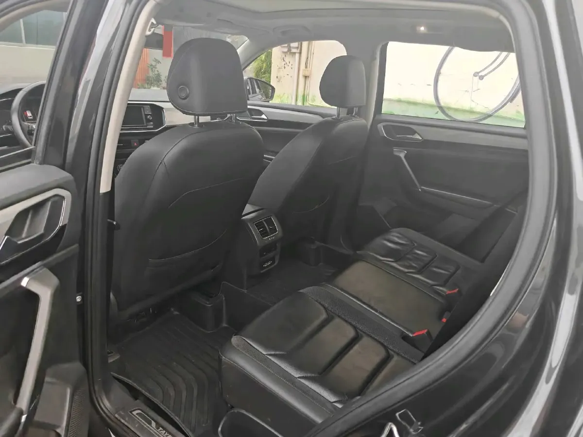 2019 Jeep Cherokee 2.0T 234HP L4 9AT,autocango,china used car exporter,china ev exporter,chinese used car exporter,chinese used ev exporter