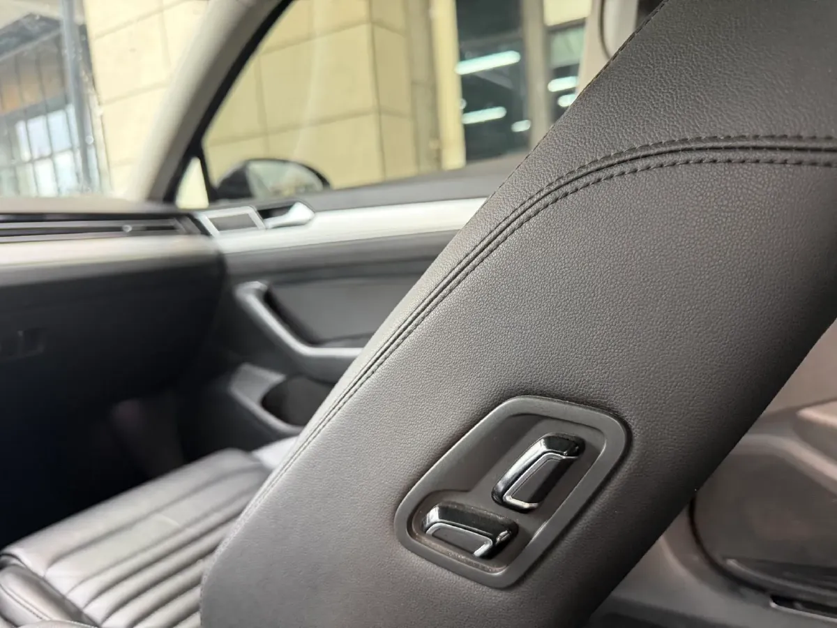 2019 Chevrolet Malibu XL 2.0T 241HP L4 9AT,autocango,china used car exporter,china ev exporter,chinese used car exporter,chinese used ev exporter