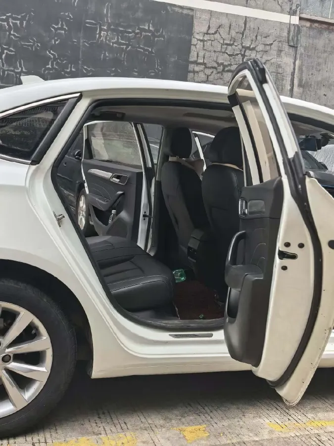 2017 Roewe i6 1.0T 125HP L3 2AT PHEV,autocango,china used car exporter,china ev exporter,chinese used car exporter,chinese used ev exporter