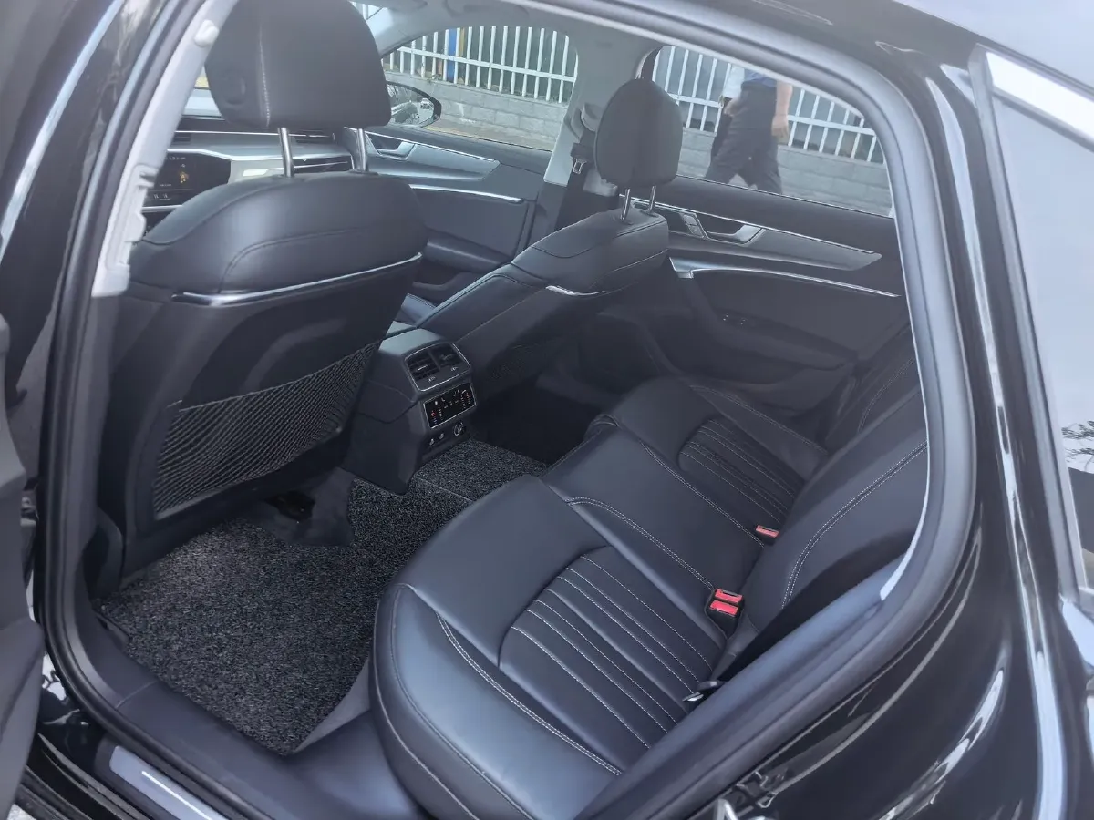 2024 Audi A6L 2.0T 245HP L4 7DCT,autocango,china used car exporter,china ev exporter,chinese used car exporter,chinese used ev exporter