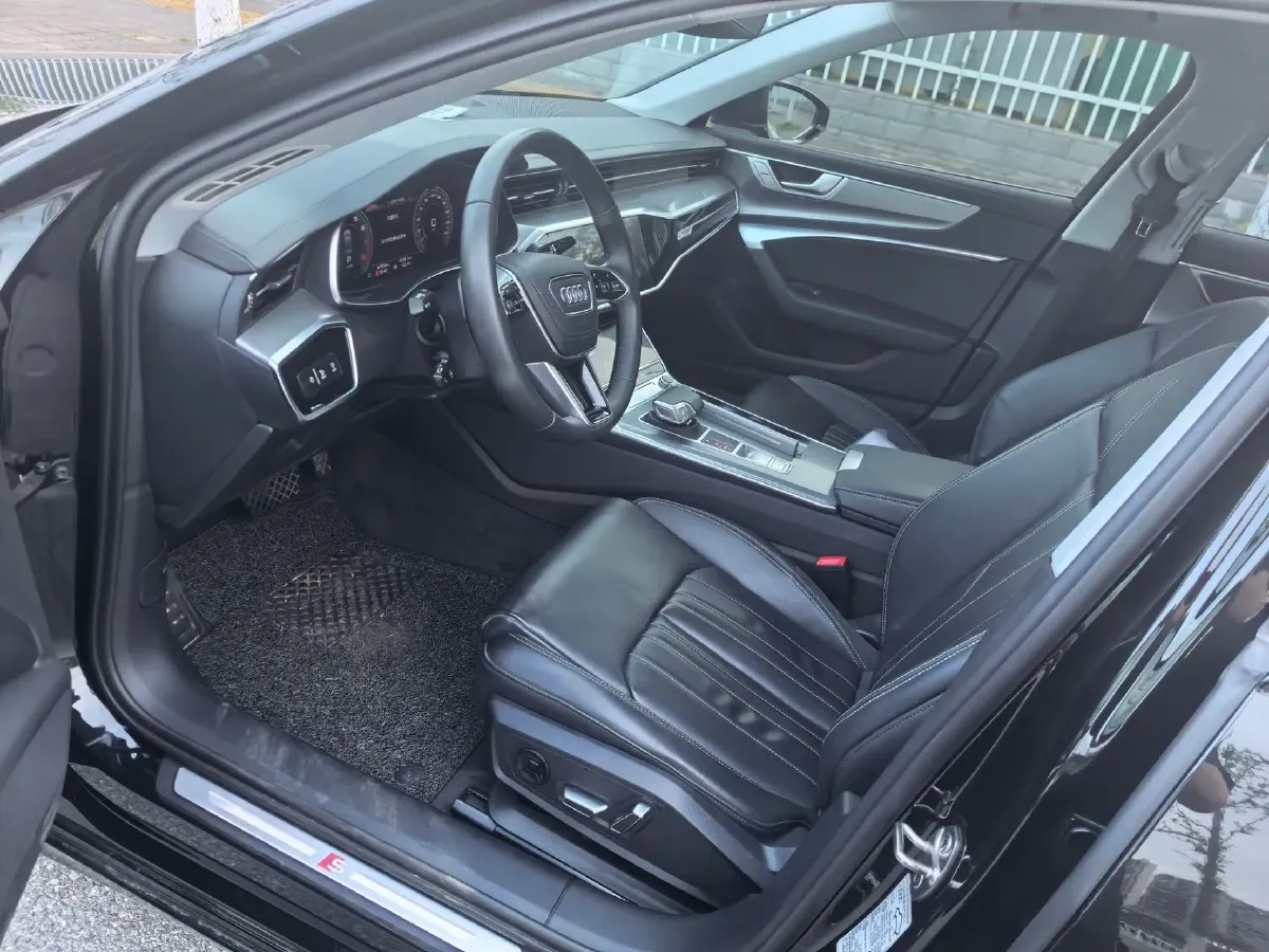 2024 Audi A6L 2.0T 245HP L4 7DCT,autocango,china used car exporter,china ev exporter,chinese used car exporter,chinese used ev exporter