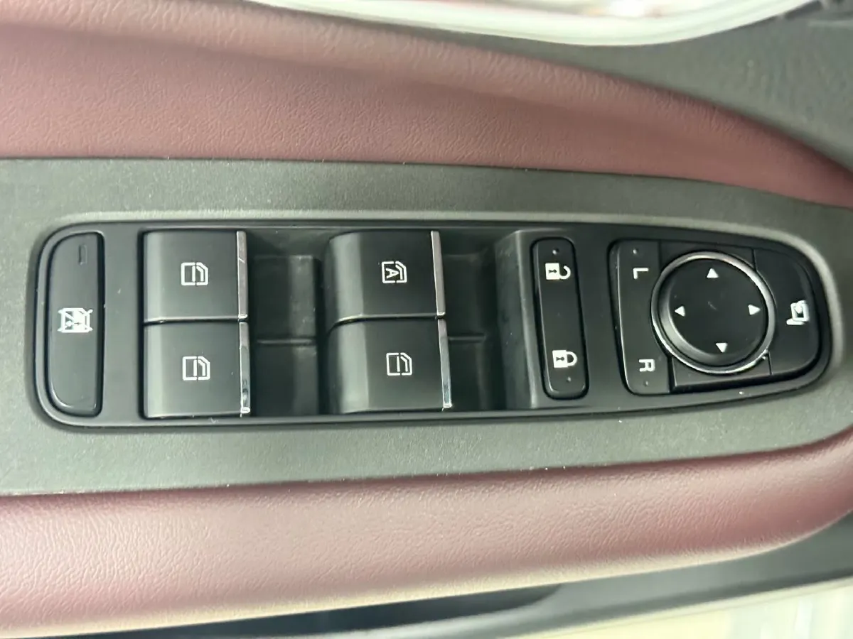 2021 GAC Trumpchi M6 1.5T 169HP L4 7DCT,autocango,china used car exporter,china ev exporter,chinese used car exporter,chinese used ev exporter