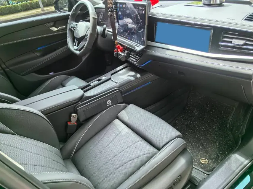 2025 Volkswagen Passat 2.0T 220HP L4 7DCT,autocango,china used car exporter,china ev exporter,chinese used car exporter,chinese used ev exporter