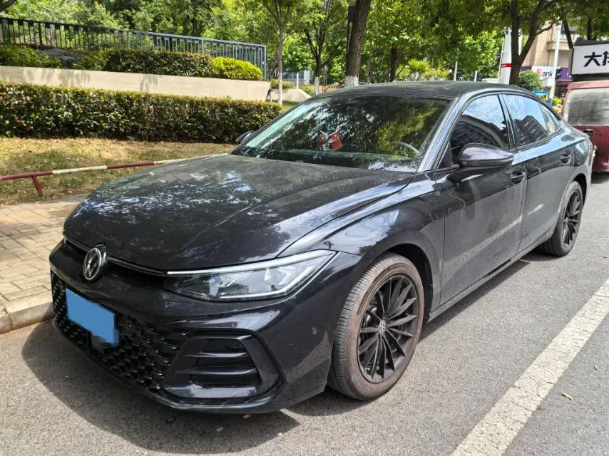 2025 Volkswagen Passat 2.0T 220HP L4 7DCT,autocango,china used car exporter,china ev exporter,chinese used car exporter,chinese used ev exporter