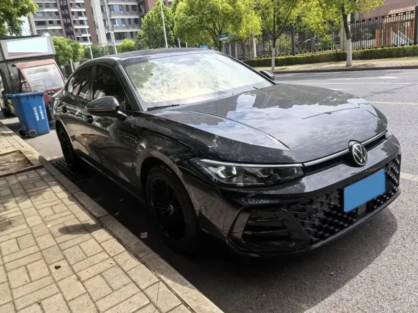 2025 Volkswagen Passat 2.0T 220HP L4 7DCT,autocango,china used car exporter,china ev exporter,chinese used car exporter,chinese used ev exporter