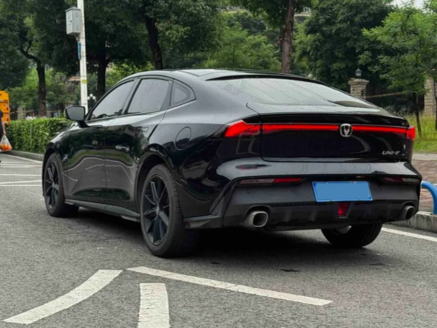 2022 ChangAn UNI-V 1.5T 188HP L4 7DCT,autocango,china used car exporter,china ev exporter,chinese used car exporter,chinese used ev exporter