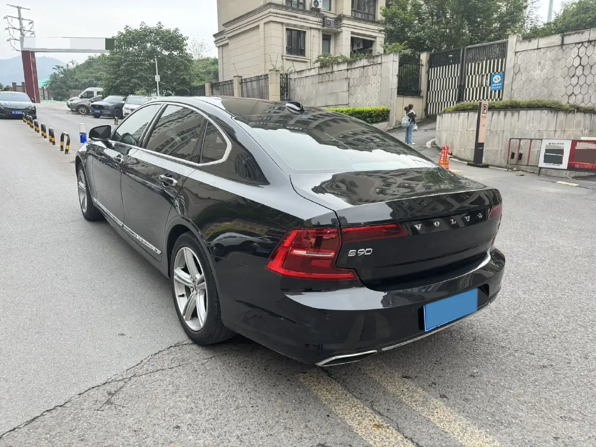 2020 Volvo S90 2.0T 254HP L4 8AT,autocango,china used car exporter,china ev exporter,chinese used car exporter,chinese used ev exporter