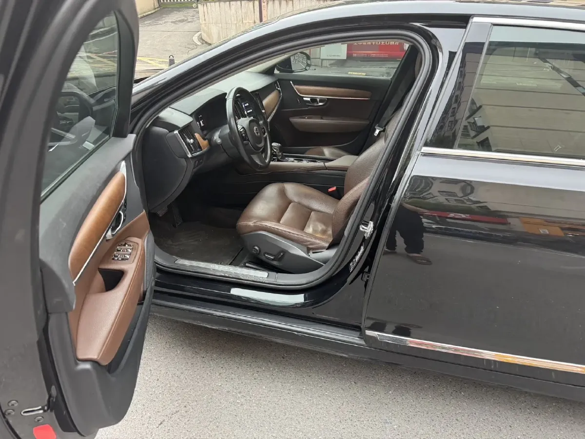 2020 Volvo S90 2.0T 254HP L4 8AT,autocango,china used car exporter,china ev exporter,chinese used car exporter,chinese used ev exporter