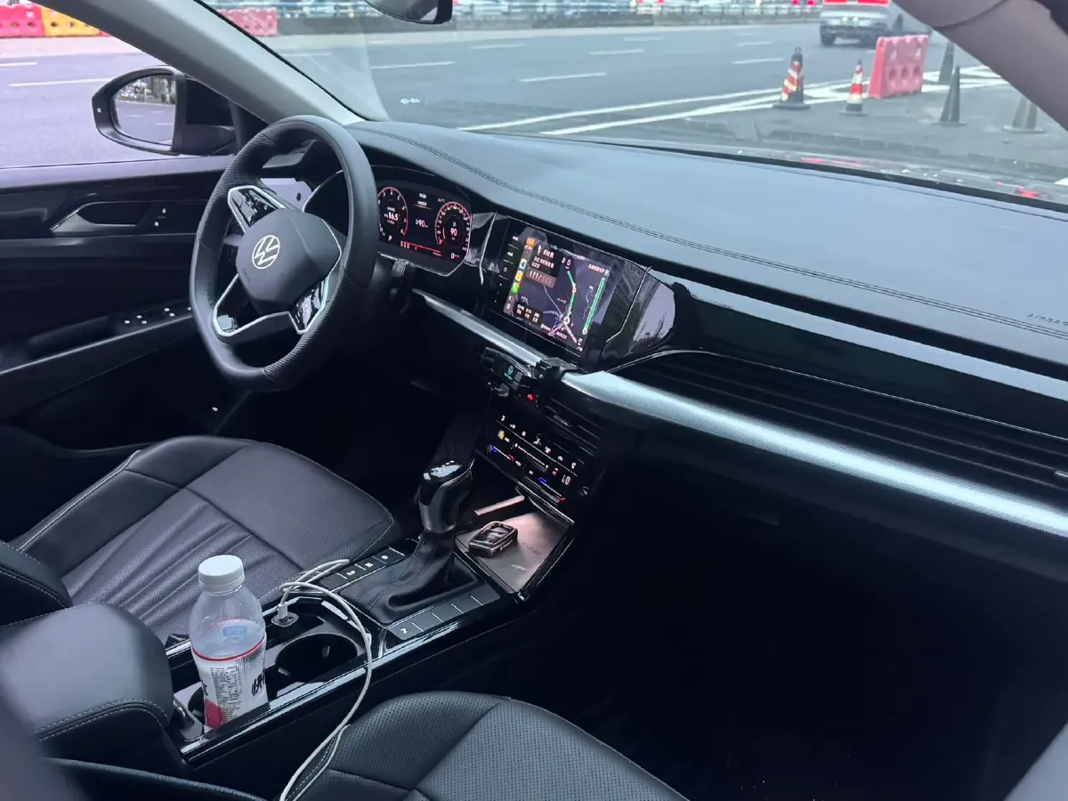 2024 Volkswagen Passat 2.0T 186HP L4 7DCT,autocango,china used car exporter,china ev exporter,chinese used car exporter,chinese used ev exporter