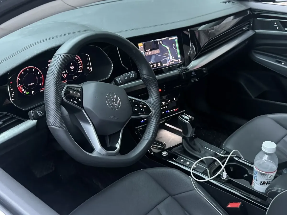 2024 Volkswagen Passat 2.0T 186HP L4 7DCT,autocango,china used car exporter,china ev exporter,chinese used car exporter,chinese used ev exporter
