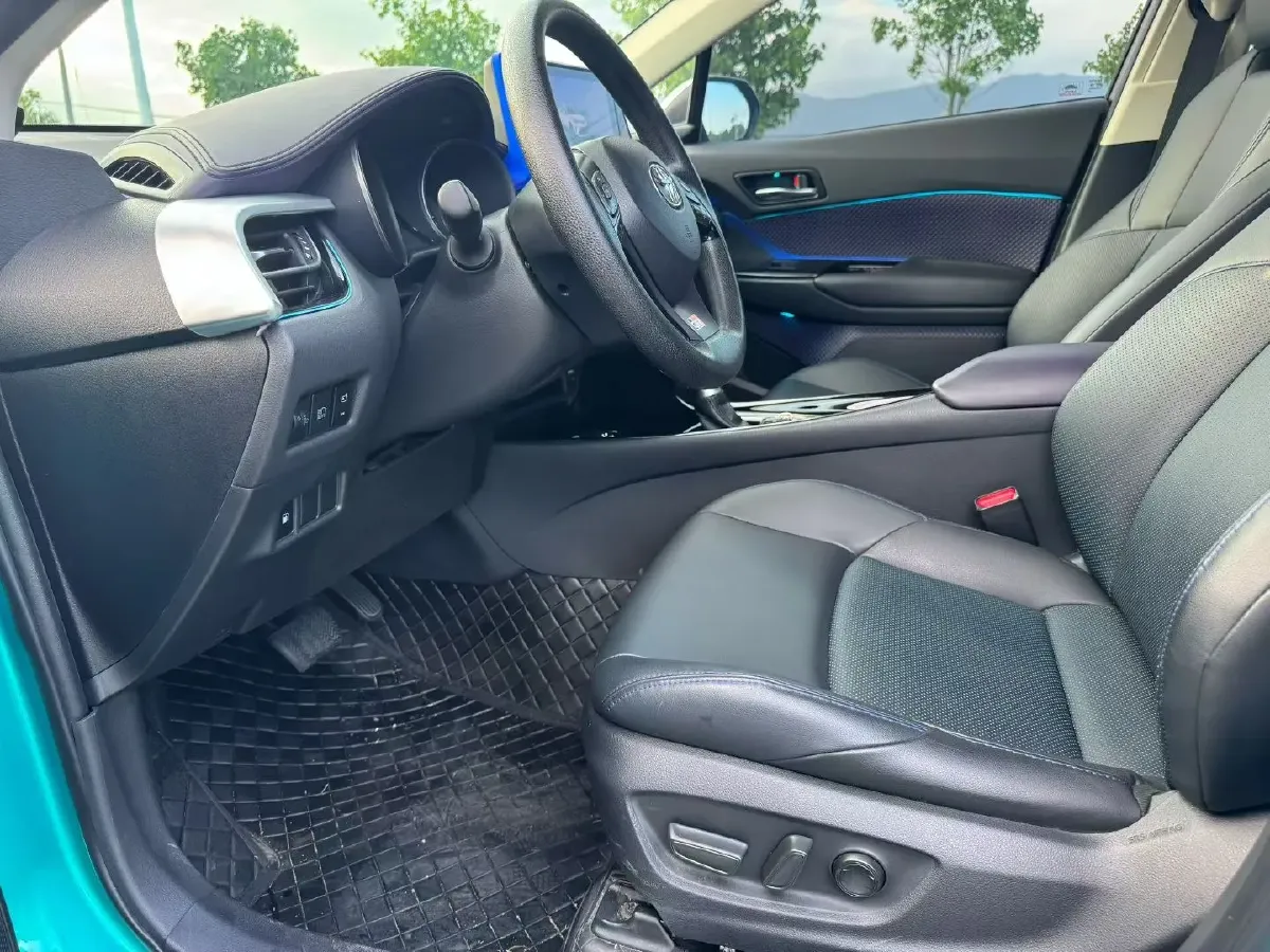 2020 Toyota C-HR 2.0L 171HP L4 CVT,autocango,china used car exporter,china ev exporter,chinese used car exporter,chinese used ev exporter