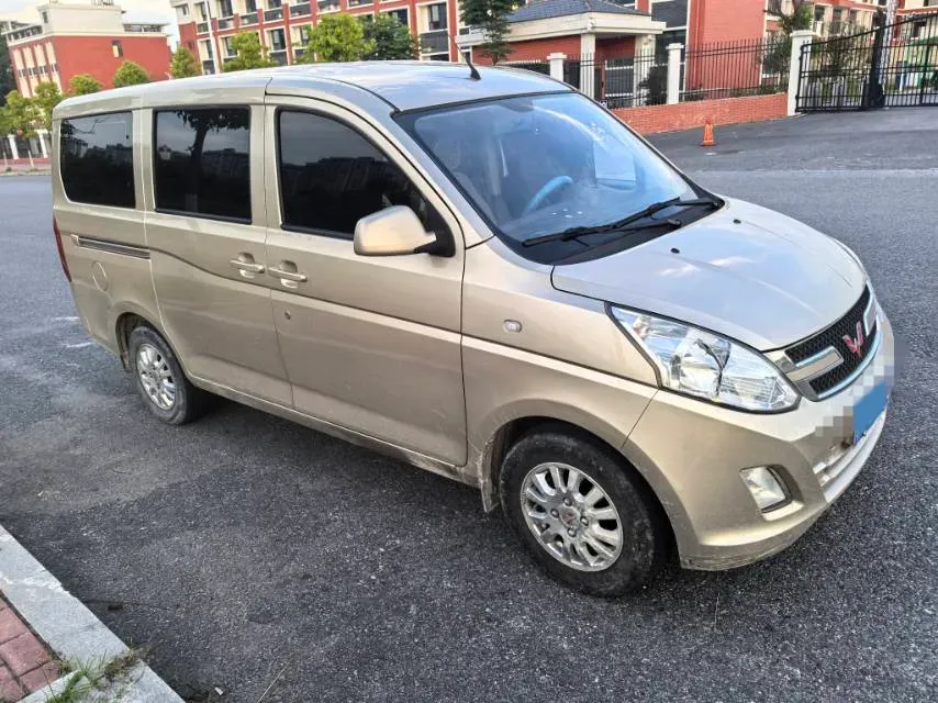 2019 WuLing RongGuang V 1.5L 99HP L4 6MT,autocango,china used car exporter,china ev exporter,chinese used car exporter,chinese used ev exporter
