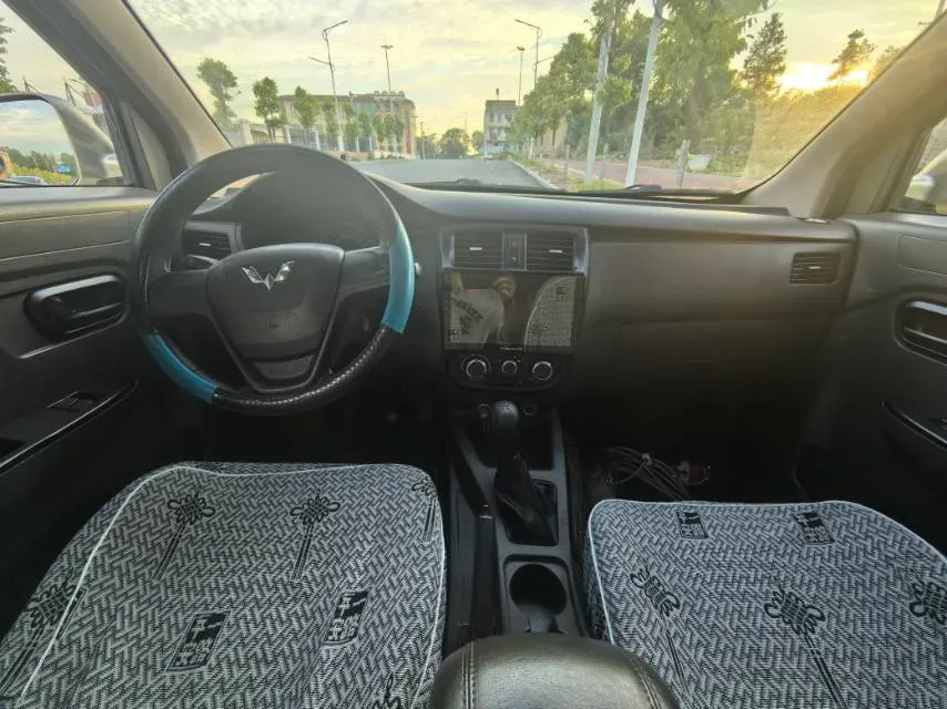 2019 WuLing RongGuang V 1.5L 99HP L4 6MT,autocango,china used car exporter,china ev exporter,chinese used car exporter,chinese used ev exporter