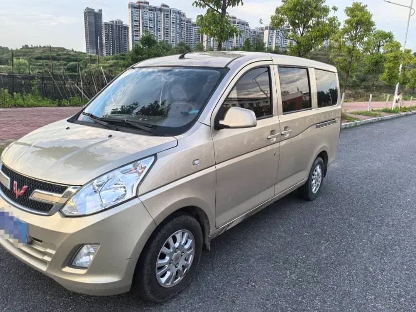 2019 WuLing RongGuang V 1.5L 99HP L4 6MT,autocango,china used car exporter,china ev exporter,chinese used car exporter,chinese used ev exporter