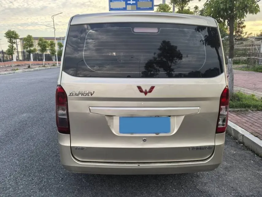 2019 WuLing RongGuang V 1.5L 99HP L4 6MT,autocango,china used car exporter,china ev exporter,chinese used car exporter,chinese used ev exporter