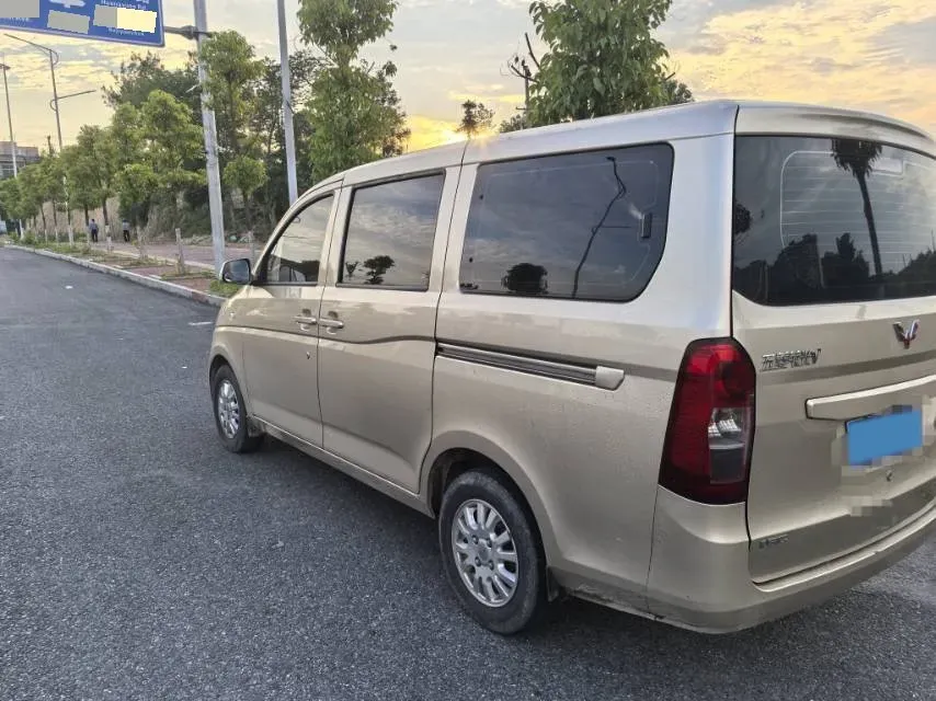 2019 WuLing RongGuang V 1.5L 99HP L4 6MT,autocango,china used car exporter,china ev exporter,chinese used car exporter,chinese used ev exporter