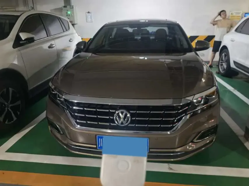 2020 Volkswagen Passat 2.0T 186HP L4 7DCT,autocango,china used car exporter,china ev exporter,chinese used car exporter,chinese used ev exporter