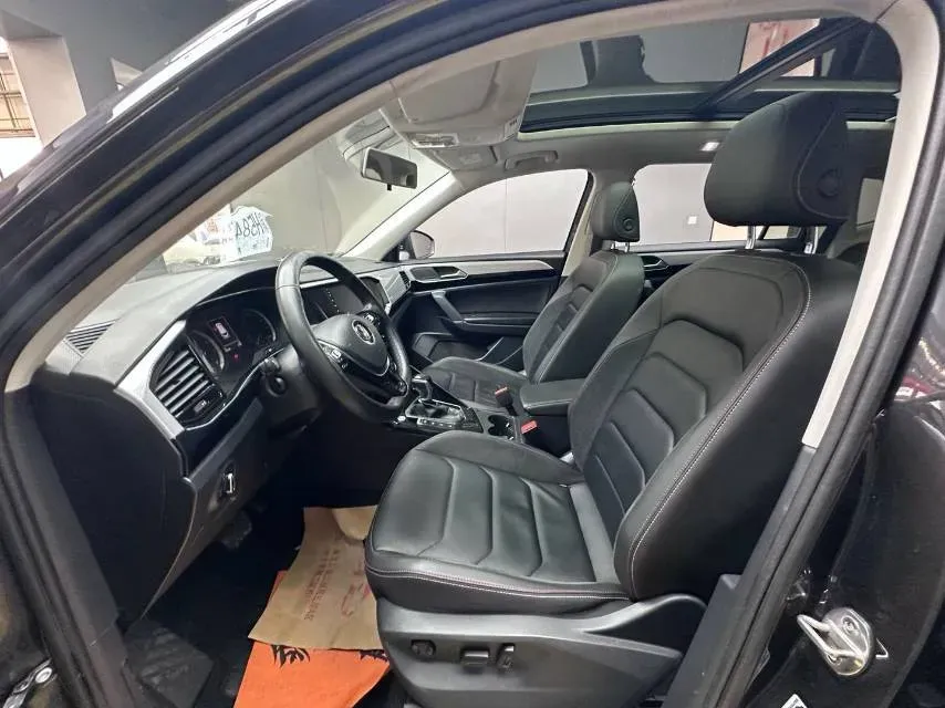 2019 Jeep Cherokee 2.0T 234HP L4 9AT,autocango,china used car exporter,china ev exporter,chinese used car exporter,chinese used ev exporter