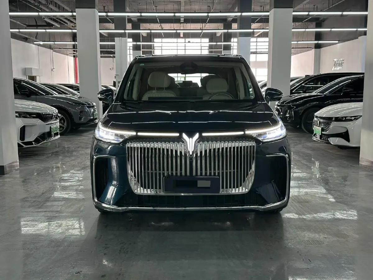 2025 Voyah Dream 1.5T 150HP L4 PHEV 41.7KWH,autocango,china used car exporter,china ev exporter,chinese used car exporter,chinese used ev exporter