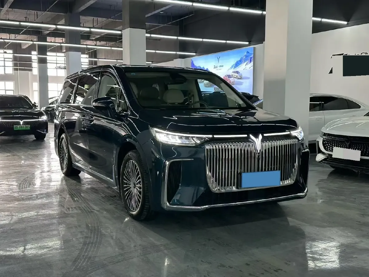 2025 Voyah Dream 1.5T 150HP L4 PHEV 41.7KWH,autocango,china used car exporter,china ev exporter,chinese used car exporter,chinese used ev exporter
